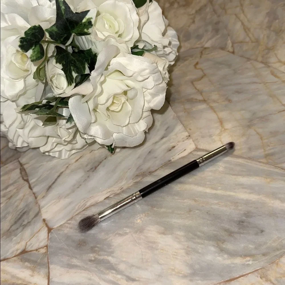 Dual-Ended Makeup Brush - Black